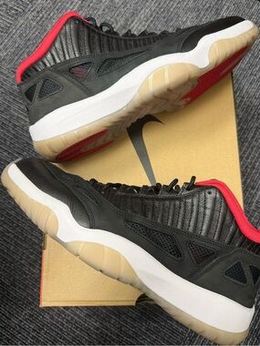 Jordan 11 Retro Low IE Bred- Men’s Low-Top Sneakers - Black/Red/Cream